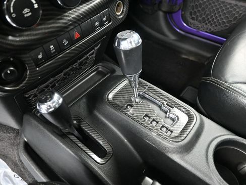 Used 2017 Jeep Wrangler Sahara image 16