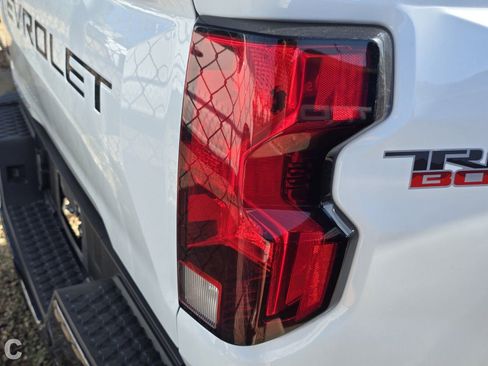 Certified 2024 Chevrolet Colorado Trail Boss w/ Technology Package AWD/4WD image 11