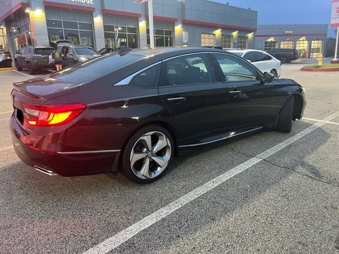 Used 2018 Honda Accord Touring image 5