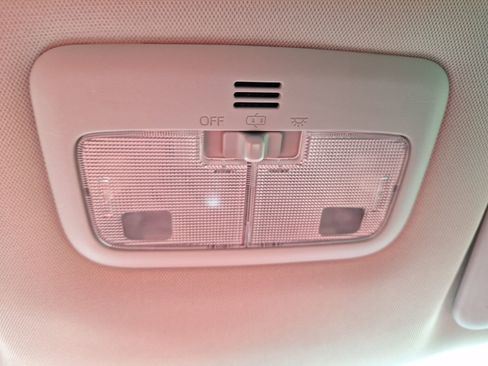 Used 2017 Toyota Corolla SE image 29