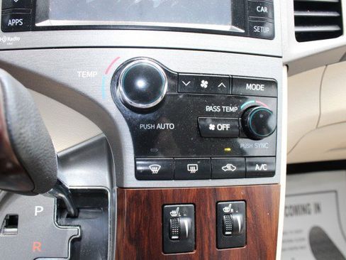 Used 2013 Toyota Venza XLE FWD image 27