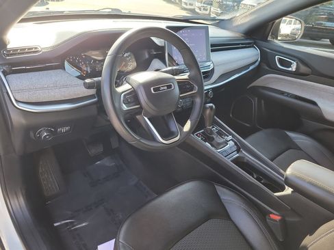 Used 2024 Jeep Compass Latitude AWD/4WD image 19