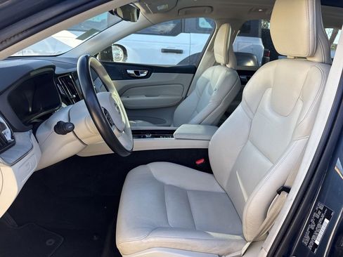 Used 2023 Volvo XC60 B5 Plus image 6