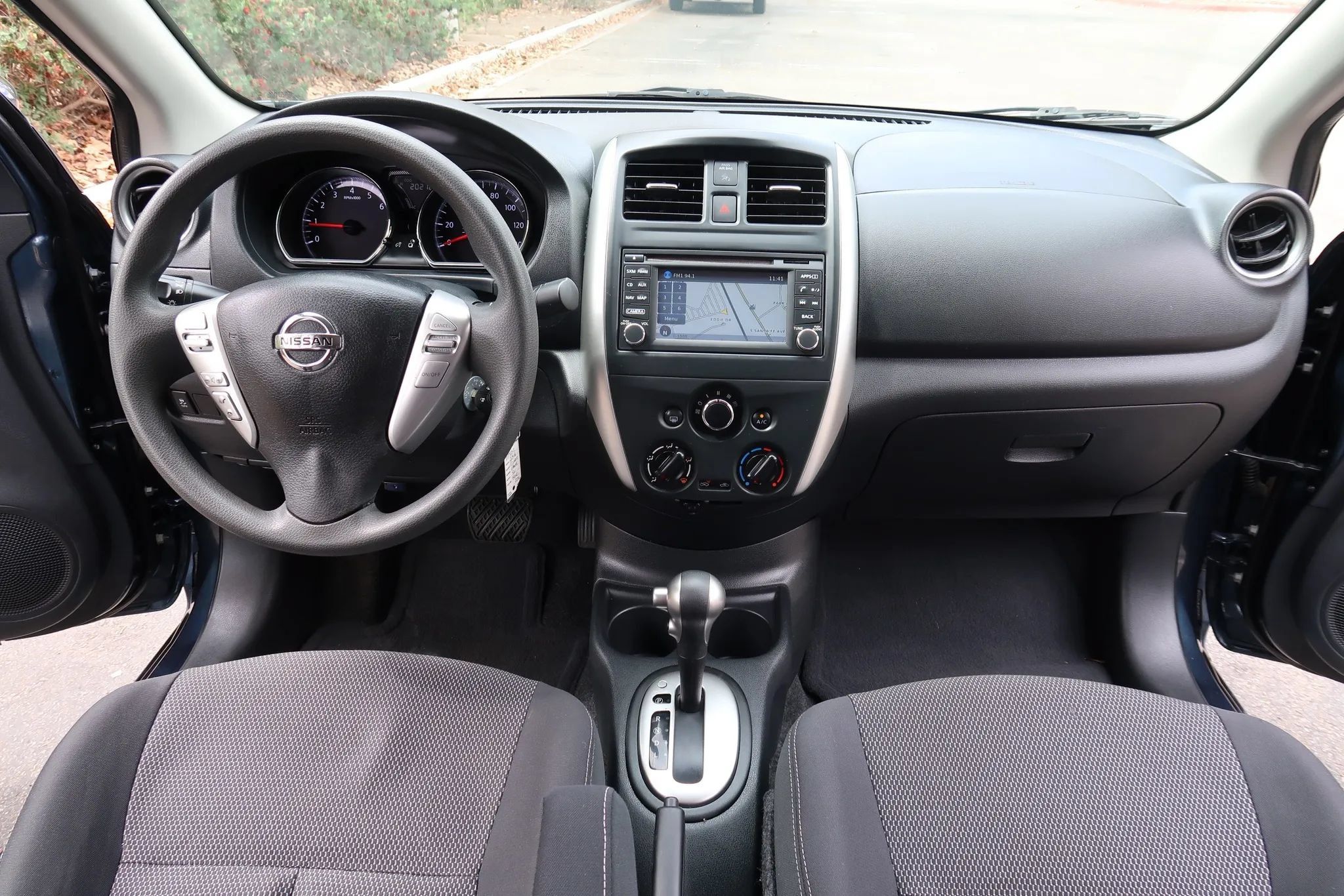 Used 2016 Nissan Versa SV w/ SV Tech Package FWD image 18
