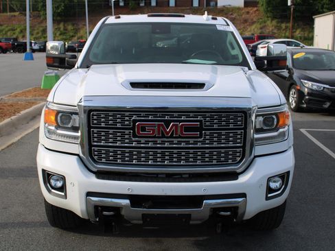 Used 2019 GMC Sierra 2500 Denali w/ Duramax Plus Package image 2