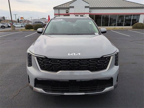 Used 2025 Kia Sorento S w/ Panoramic Sunroof Package image 2