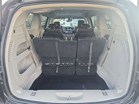 Used 2023 Chrysler Pacifica Touring-L image 13