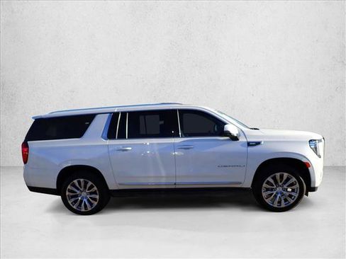 Used 2022 GMC Yukon XL Denali w/ Denali Premium Package image 5