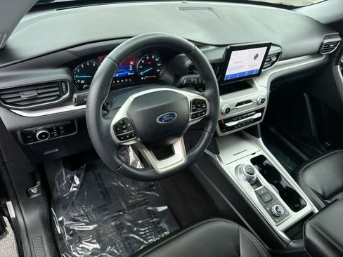 Used 2023 Ford Explorer XLT w/ Equipment Group 202A image 10