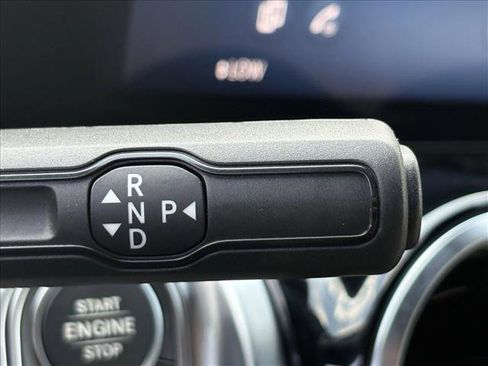 New 2025 Mercedes-Benz GLB 250 image 10