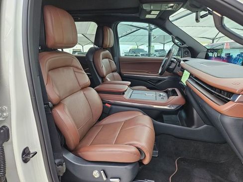 Used 2025 Lincoln Navigator L Reserve image 28