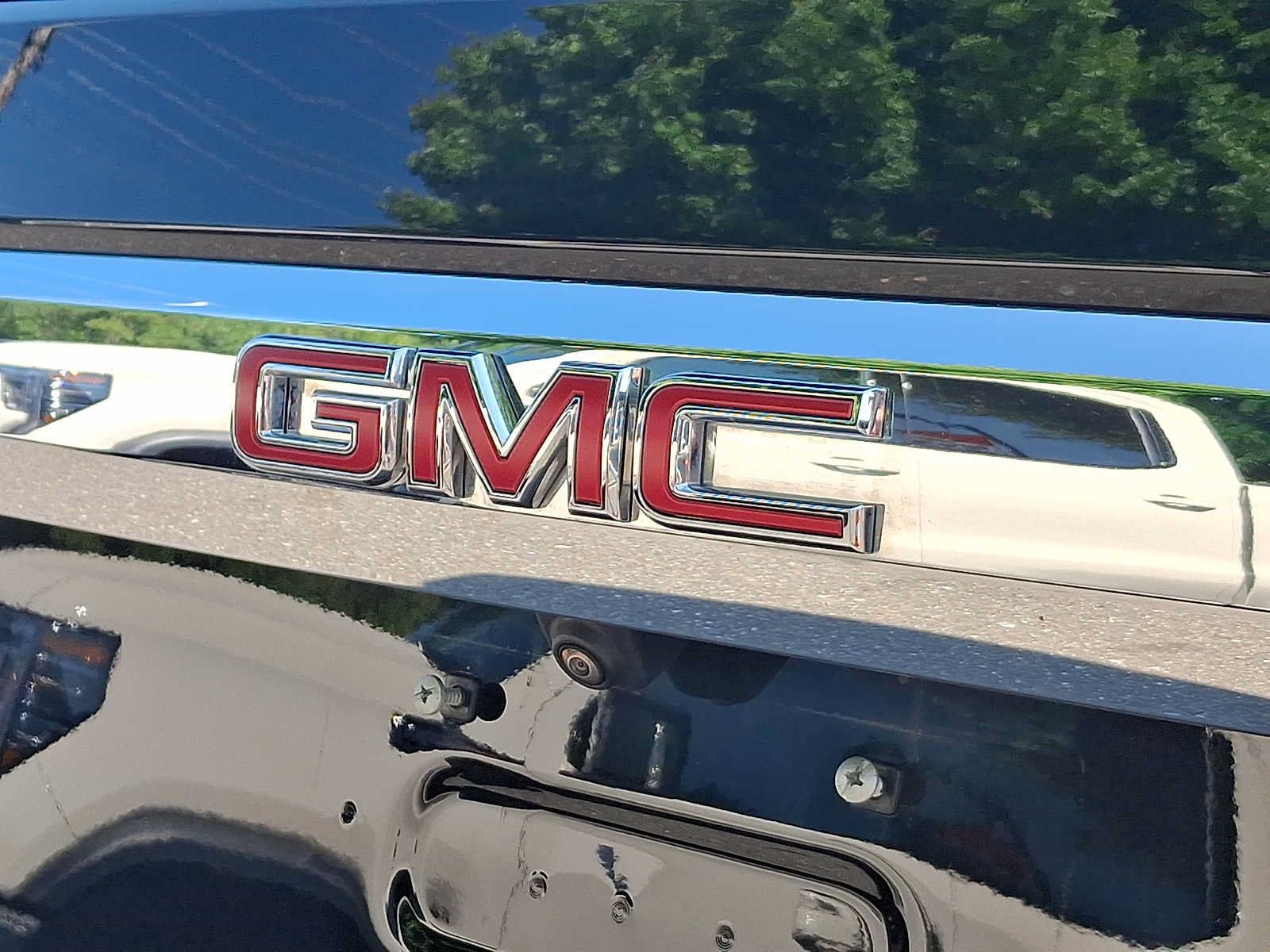 Used 2024 GMC Yukon SLT w/ SLT Luxury Package AWD/4WD image 38