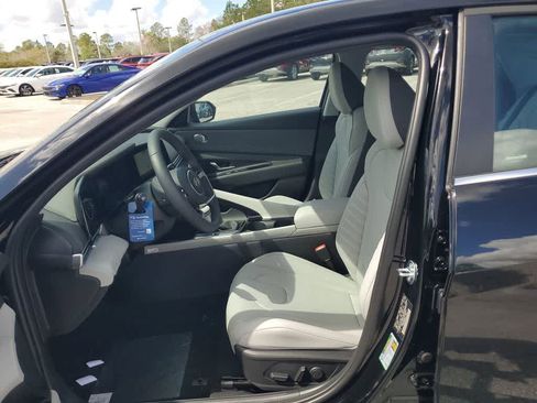 New 2026 Hyundai Elantra Limited image 23