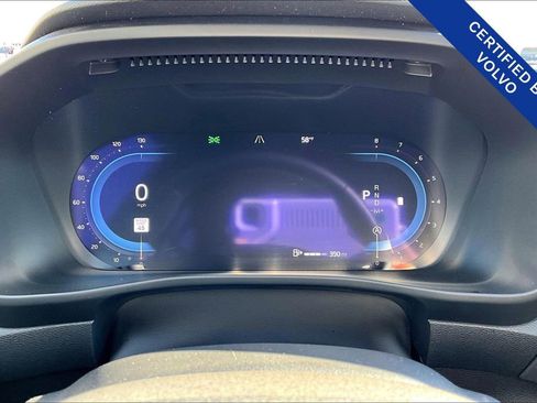 Used 2024 Volvo XC40 B5 Plus image 28