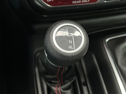 Used 2023 Jeep Gladiator Rubicon w/ Cold Weather Group image 30