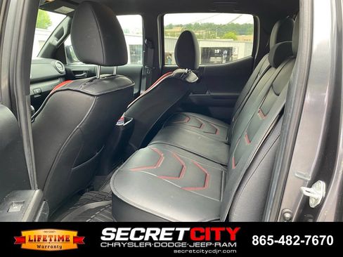 Used 2022 Toyota Tacoma TRD Off-Road w/ Technology Package AWD/4WD image 10