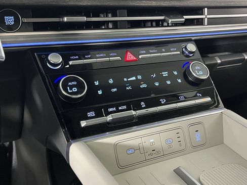 Used 2025 Hyundai Santa Fe Limited image 21