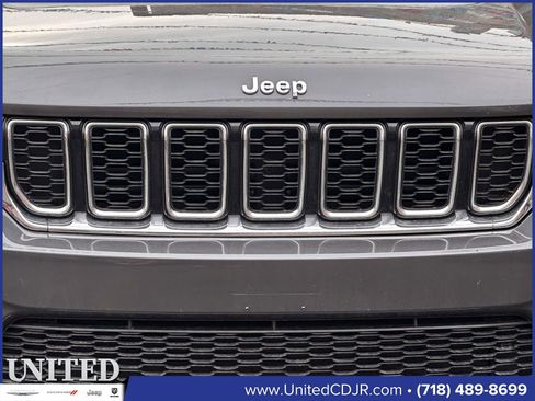 Used 2022 Jeep Grand Cherokee Limited image 10