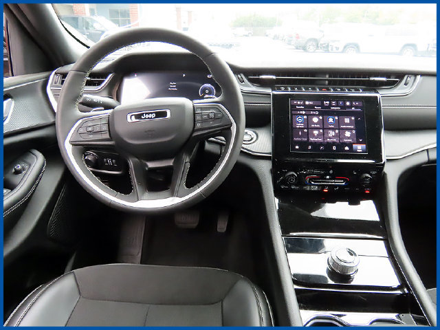 Used 2023 Jeep Grand Cherokee Altitude AWD/4WD image 11