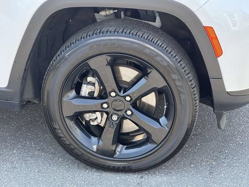 Used 2025 Jeep Grand Cherokee L Altitude AWD/4WD image 6