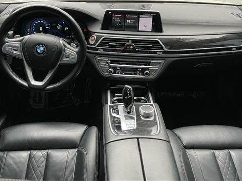 Used 2019 BMW 750i xDrive w/ M Sport Package image 16