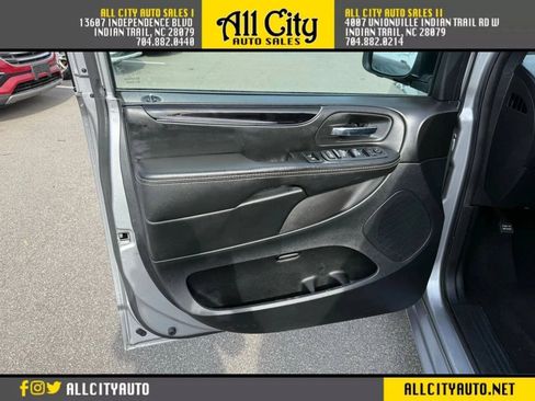 Used 2018 Dodge Grand Caravan SE FWD image 15