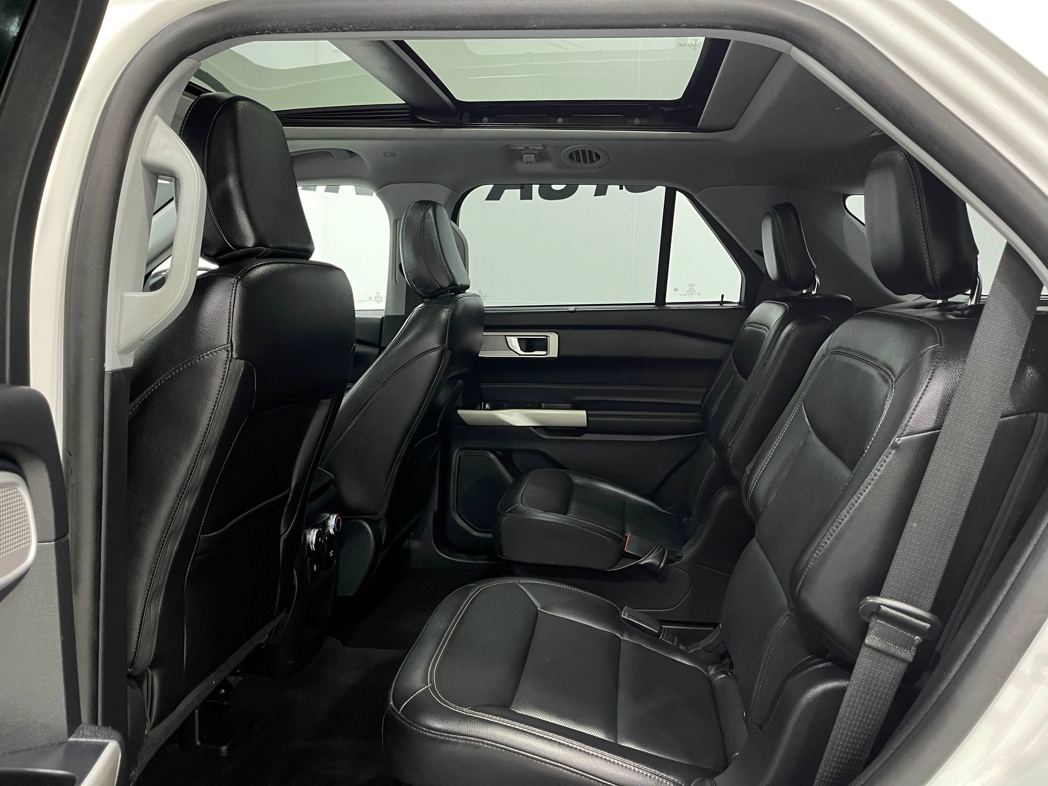 Used 2021 Ford Explorer Limited w/ Hybrid Equipment Group 310A AWD/4WD image 30