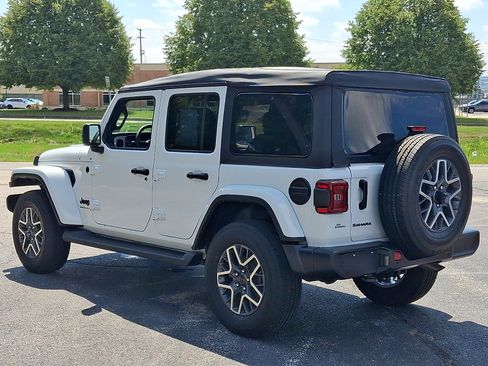 Used 2025 Jeep Wrangler Unlimited Sahara w/ Safety Group AWD/4WD image 5