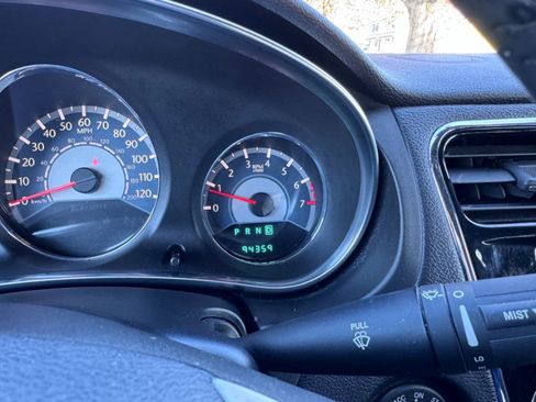 Used 2014 Chrysler 200 Touring image 17