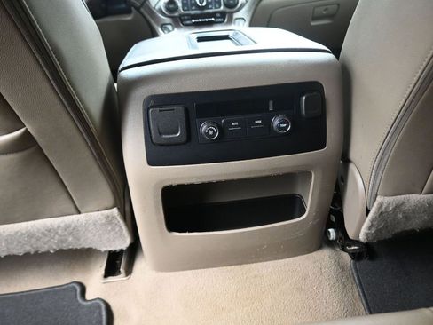 Used 2019 Chevrolet Suburban LT image 15