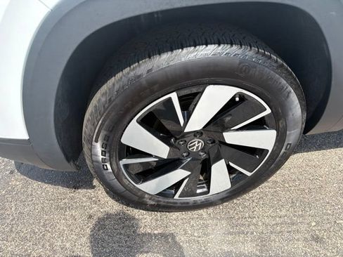 Used 2025 Volkswagen Atlas Cross Sport SE AWD/4WD image 38