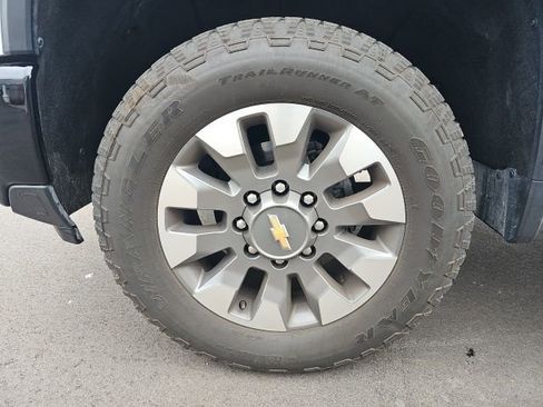 Used 2024 Chevrolet Silverado 2500 Custom w/ Custom Value Package image 12