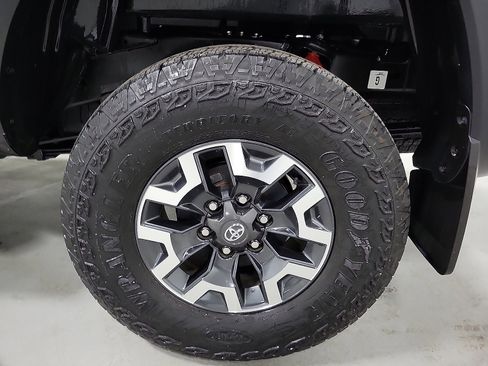 Certified 2023 Toyota Tacoma TRD Off-Road w/ Technology Package image 9