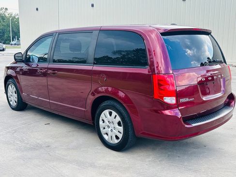 Used 2018 Dodge Grand Caravan SE w/ UConnect Hands-Free Group image 5