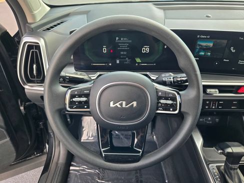 Used 2024 Kia Sorento LX FWD image 43