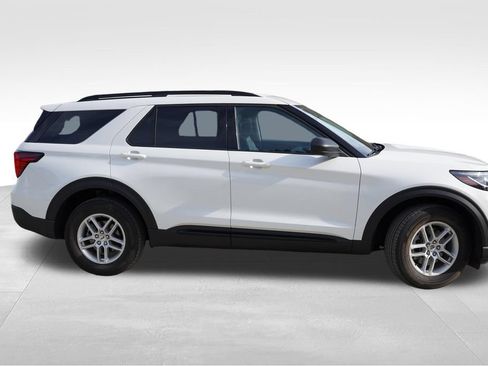 Used 2026 Ford Explorer Active AWD/4WD image 2