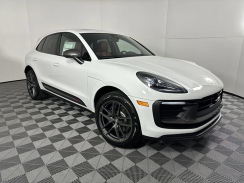 Certified 2025 Porsche Macan Turbo image 9