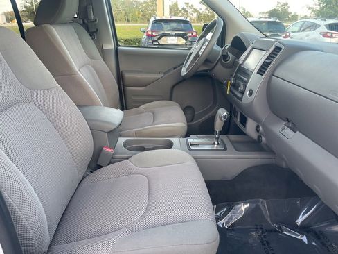 Used 2019 Nissan Frontier SV image 40