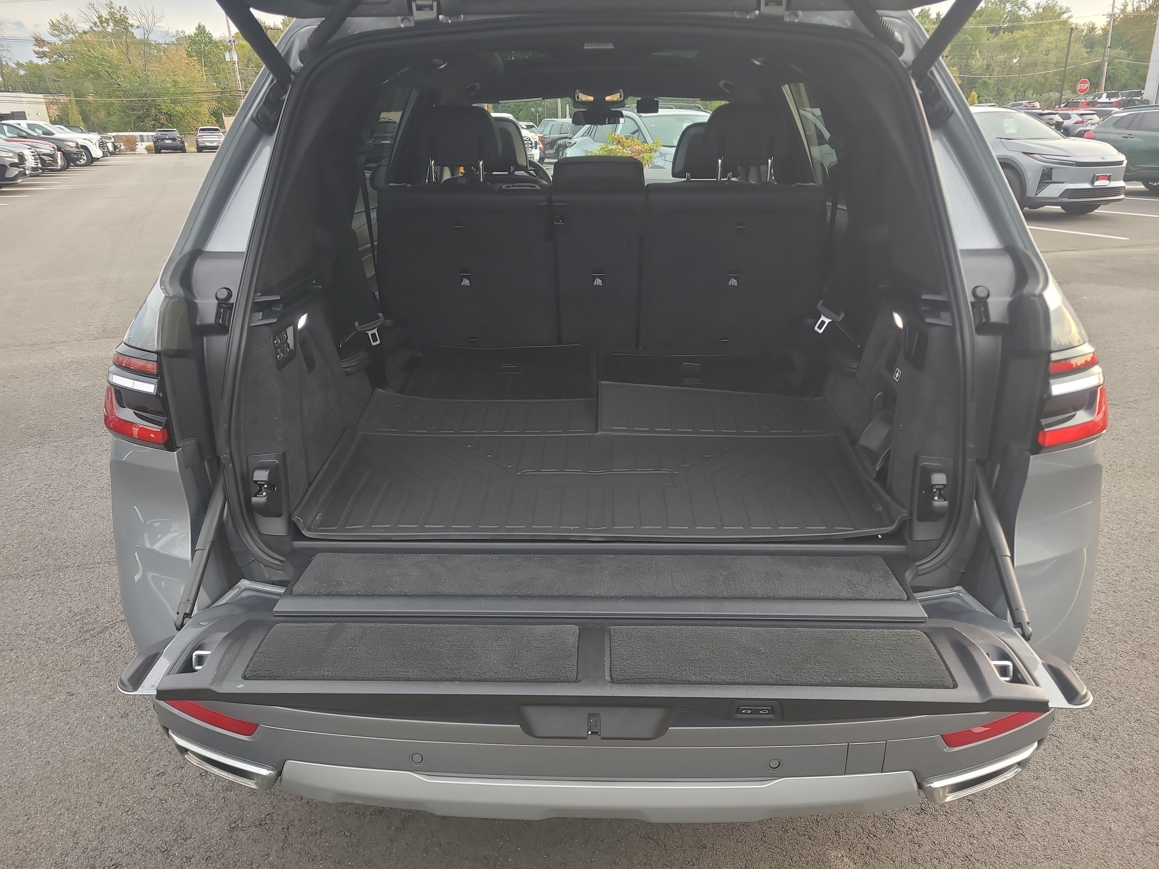 Used 2024 BMW X7 xDrive40i w/ Premium Package AWD/4WD image 32