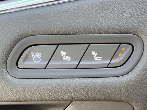 Certified 2023 Cadillac Escalade Premium Luxury AWD/4WD image 33