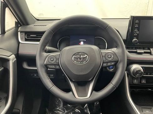 Used 2021 Toyota RAV4 SE w/ Weather & Moonroof Package image 9