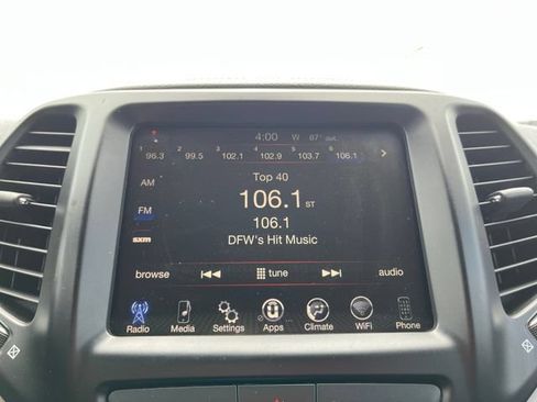 Used 2016 Jeep Cherokee Latitude FWD image 8