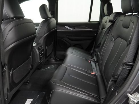 Used 2025 Jeep Grand Cherokee Limited AWD/4WD image 20