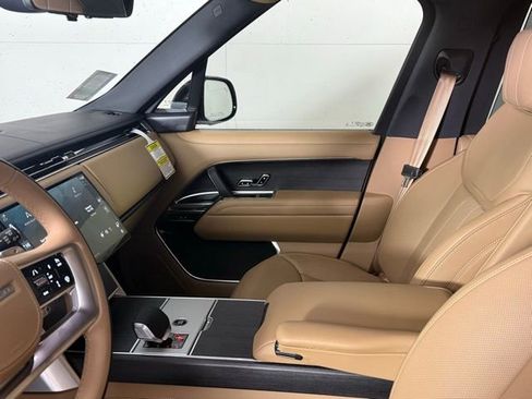 New 2025 Land Rover Range Rover Long Wheelbase SE image 6