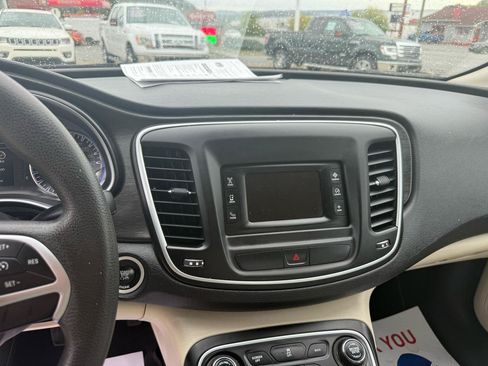 Used 2015 Chrysler 200 Limited FWD image 36