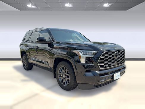 Used 2025 Toyota Sequoia Platinum AWD/4WD image 7