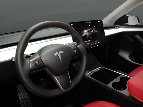Used 2025 Tesla Model Y Long Range AWD/4WD image 16