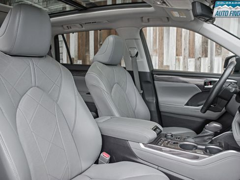Used 2021 Toyota Highlander Platinum AWD/4WD image 22