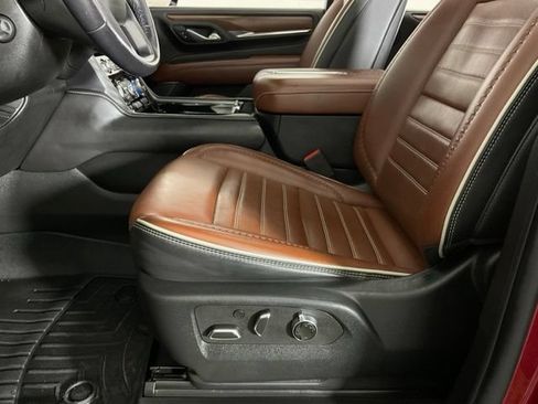 Used 2023 GMC Yukon XL Denali Ultimate AWD/4WD image 34