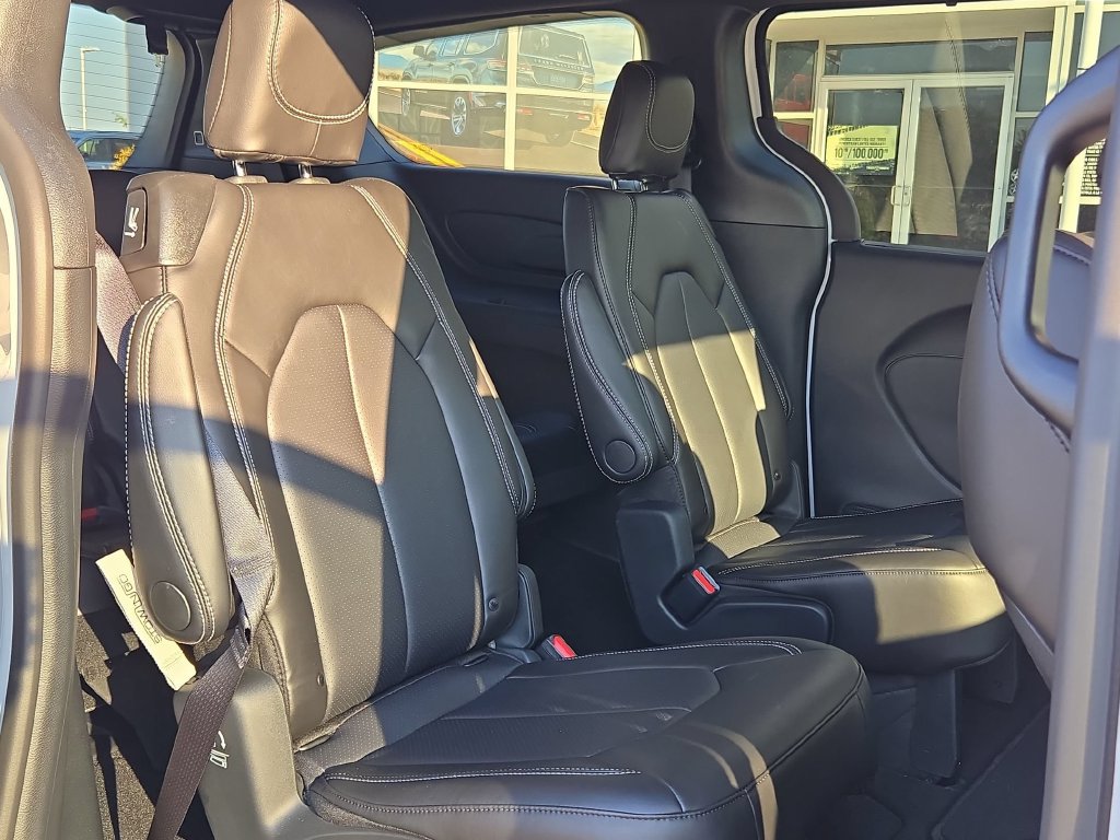 New 2026 Chrysler Pacifica Select FWD image 25